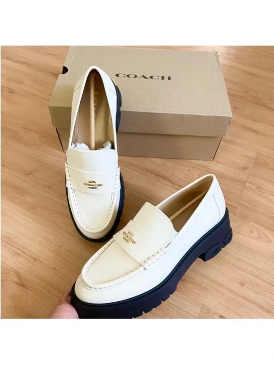 Coach Ruthie Loafer Chalk
Women 10.0 US - Picture 10 of 11